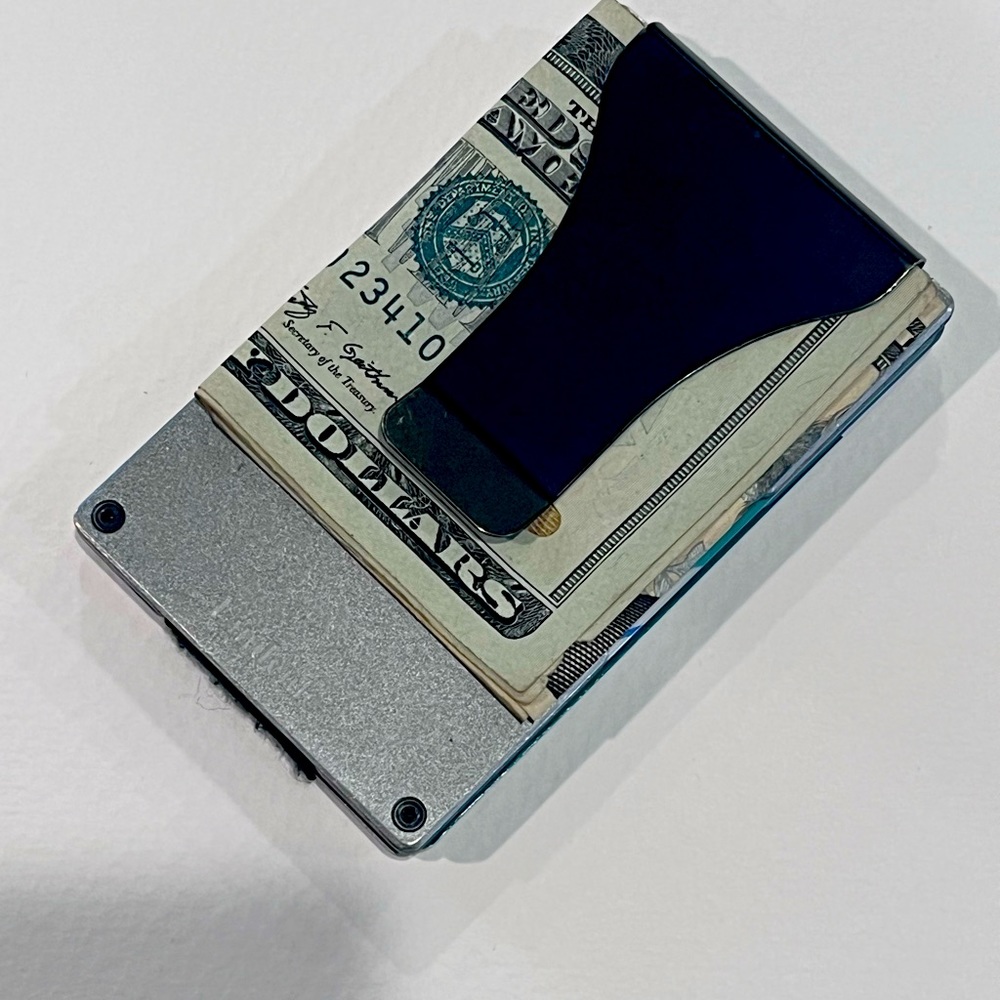 Lindenle Money-clip style card wallet with elastic strap